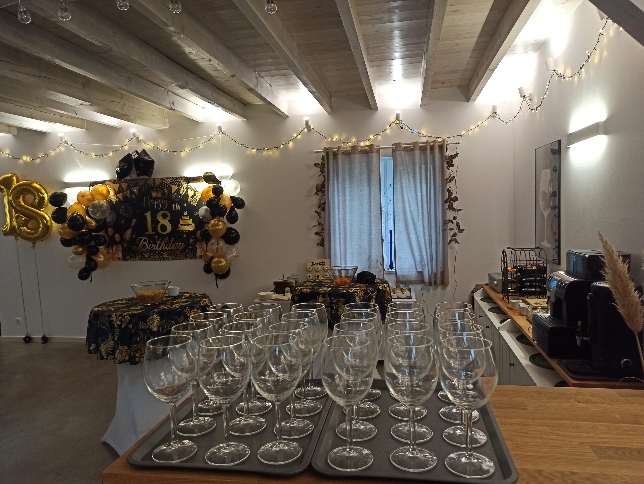 Wnętrze sali weselnej idealne na wesele, przyjęcia i uroczystości rodzinne.